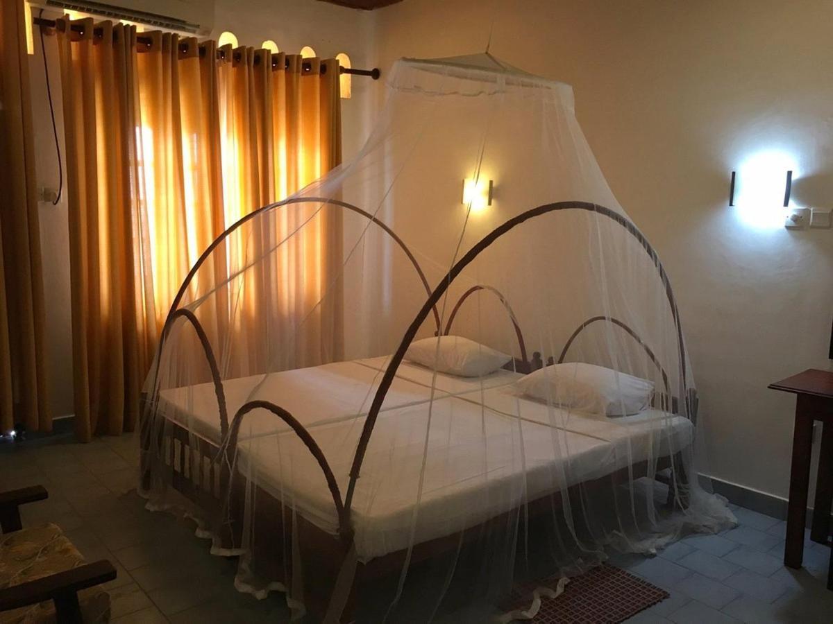 Hotel Silver Sands Negombo Luaran gambar